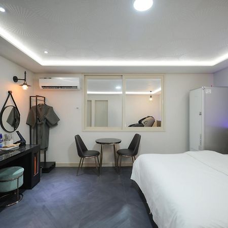 Vip Hotel Мокпо Екстериор снимка